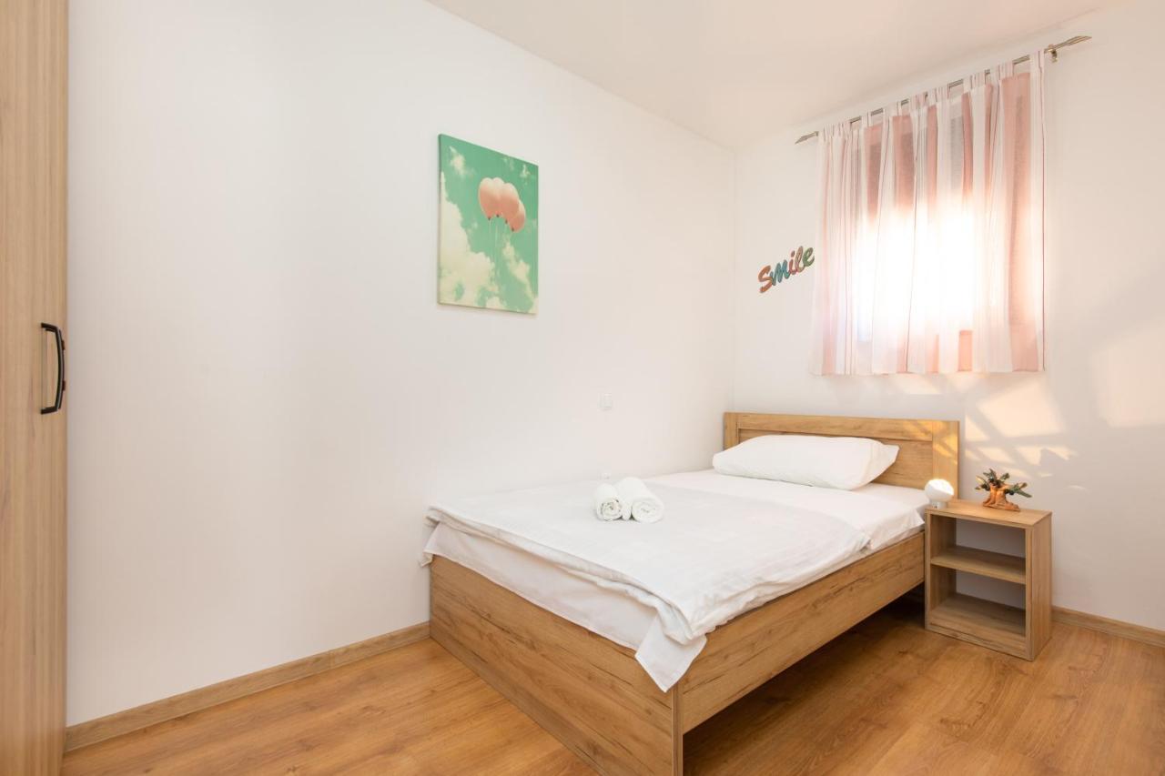 Apartment Julijana Krk Town Exteriör bild