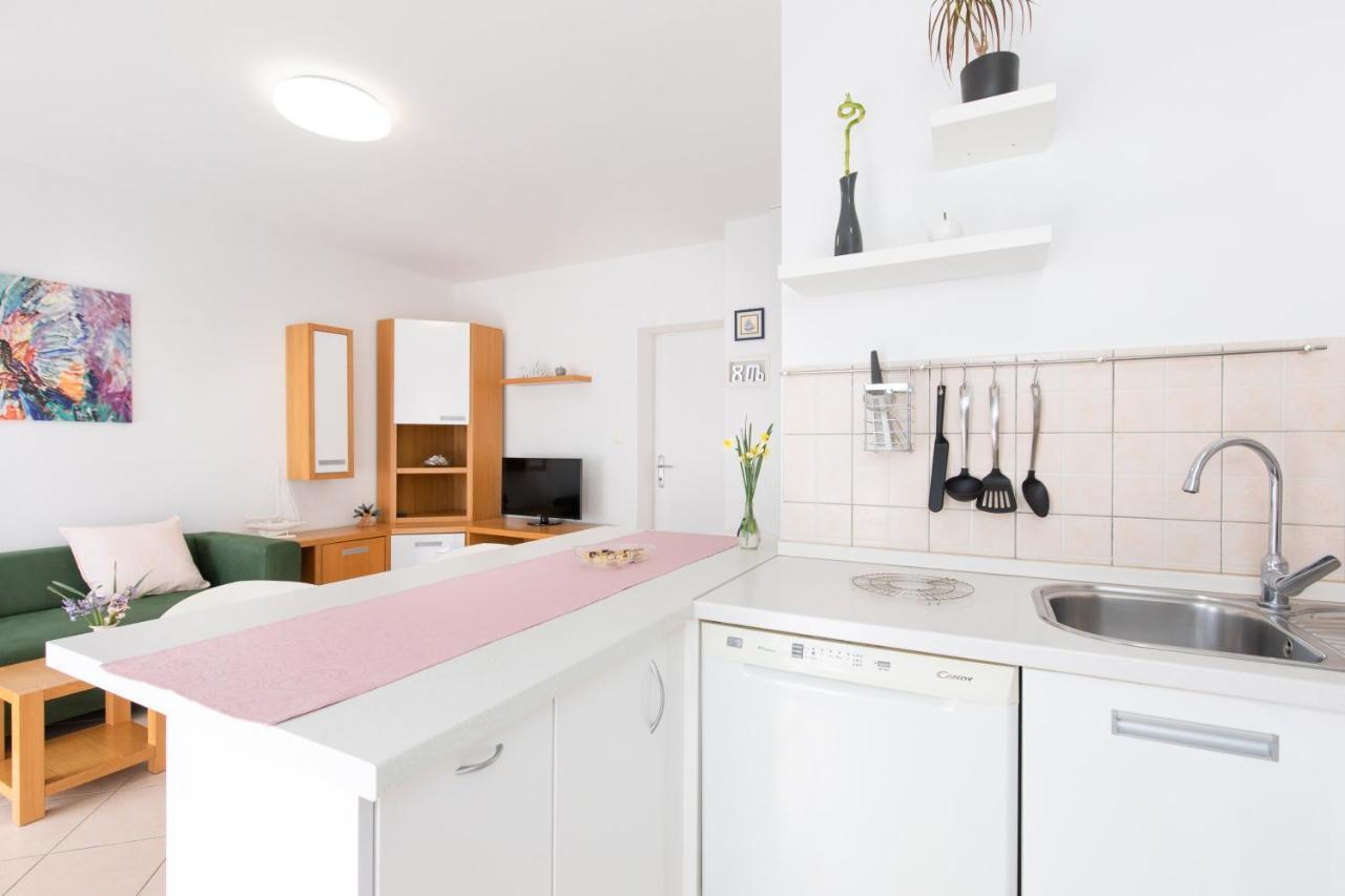 Apartment Julijana Krk Town Exteriör bild