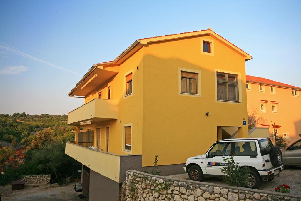 Apartment Julijana Krk Town Exteriör bild