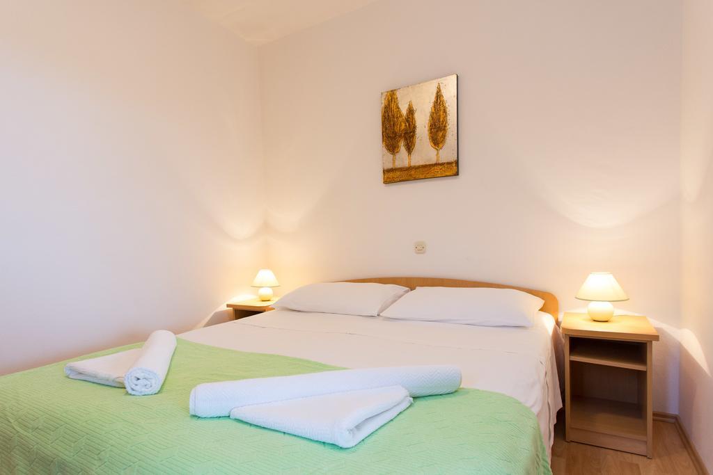 Apartment Julijana Krk Town Exteriör bild
